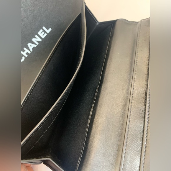 Chanel Camellia Accent Black Leather Wallet. Box & Authenticity Card included. - Picture 13 of 14